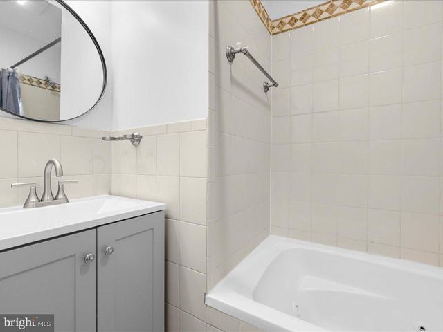 521 S CHAPEL ST, Baltimore, MD 21231