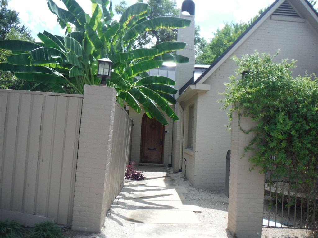 1210 Marshall LN, Austin, TX 78703