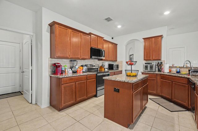 305 Pitt Circle, Fate, TX 75189