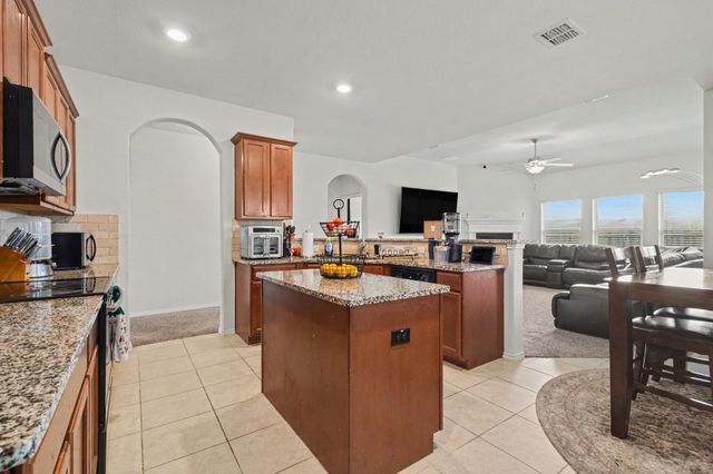 305 Pitt Circle, Fate, TX 75189