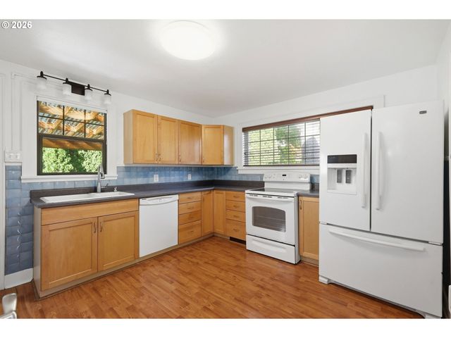 807 W 19TH Ave, Eugene, OR 97402