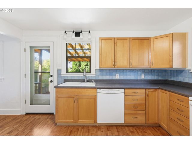 807 W 19TH Ave, Eugene, OR 97402