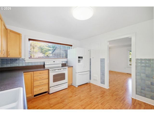 807 W 19TH Ave, Eugene, OR 97402