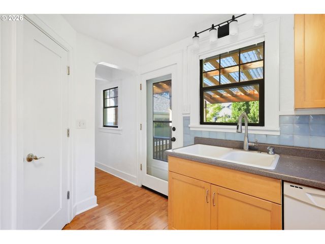 807 W 19TH Ave, Eugene, OR 97402