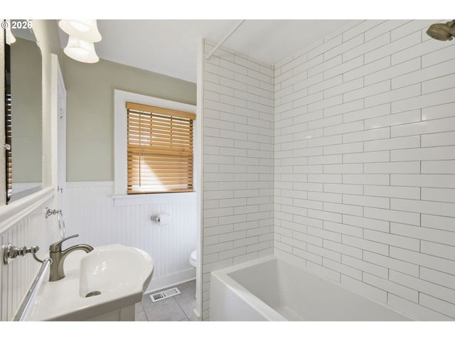 807 W 19TH Ave, Eugene, OR 97402
