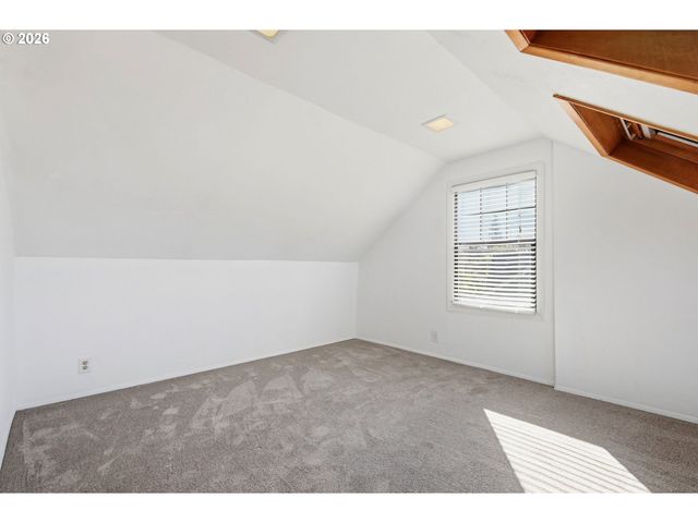 807 W 19TH Ave, Eugene, OR 97402