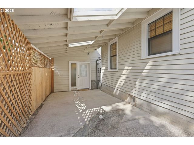 807 W 19TH Ave, Eugene, OR 97402