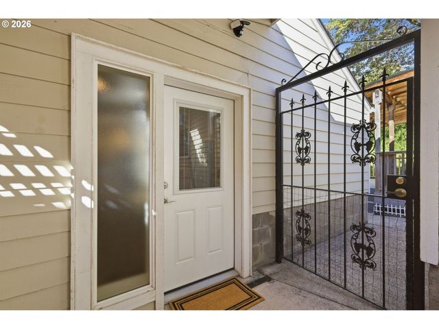 807 W 19TH Ave, Eugene, OR 97402