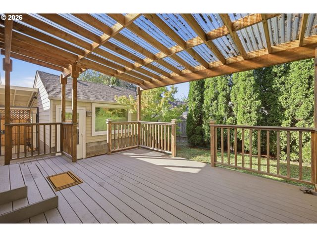 807 W 19TH Ave, Eugene, OR 97402