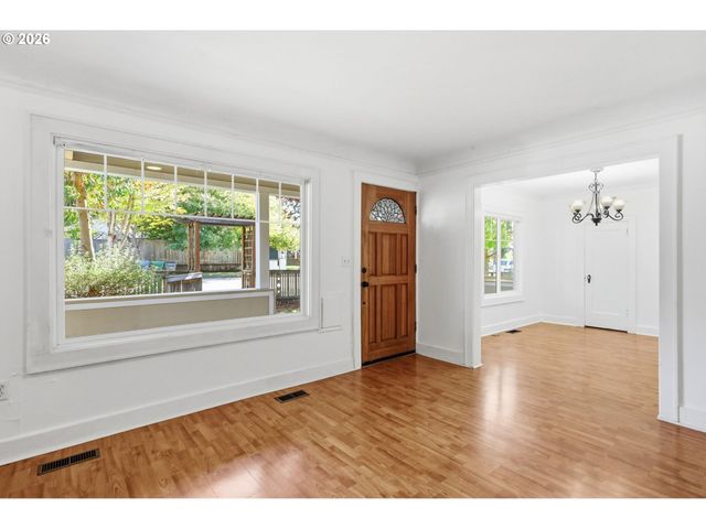 807 W 19TH Ave, Eugene, OR 97402