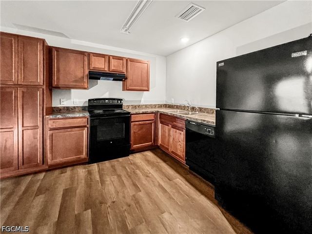 9177 Aegean CIR, Lehigh Acres, FL 33936