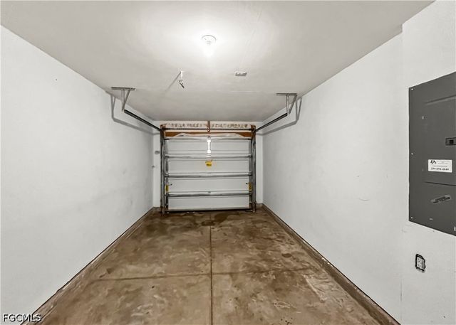 9177 Aegean CIR, Lehigh Acres, FL 33936