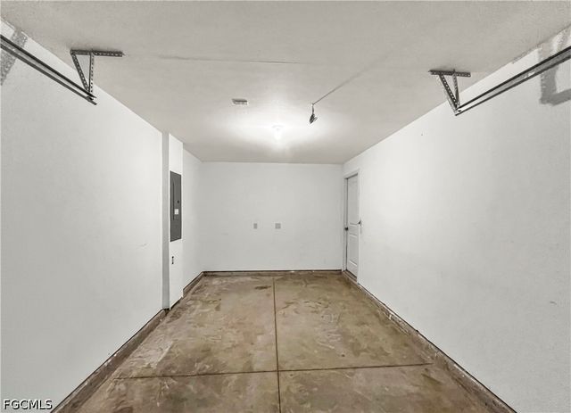 9177 Aegean CIR, Lehigh Acres, FL 33936