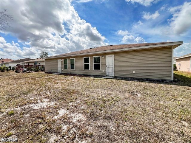 9177 Aegean CIR, Lehigh Acres, FL 33936