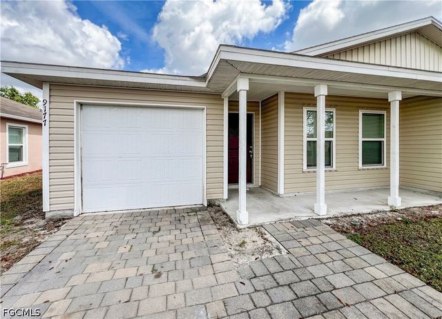 9177 Aegean CIR, Lehigh Acres, FL 33936