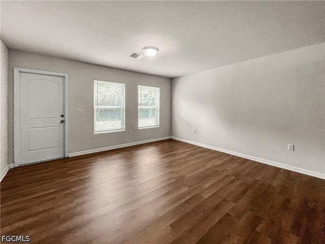 9177 Aegean CIR, Lehigh Acres, FL 33936