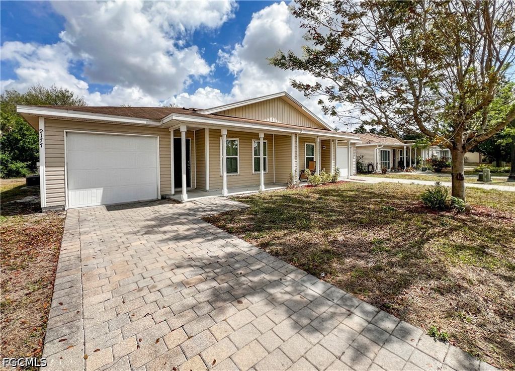 9177 Aegean CIR, Lehigh Acres, FL 33936