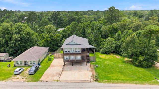 201 W Coco Loop, Point Blank, TX 77364