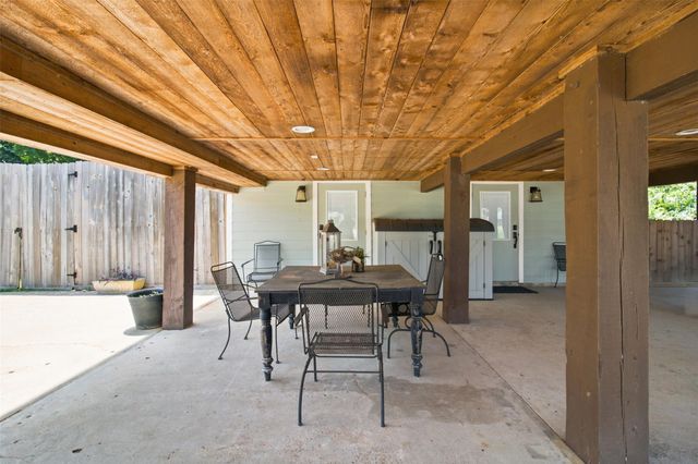 201 W Coco Loop, Point Blank, TX 77364