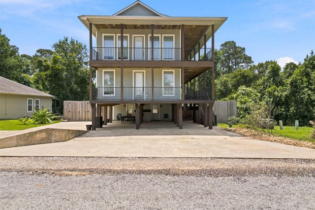 201 W Coco Loop, Point Blank, TX 77364