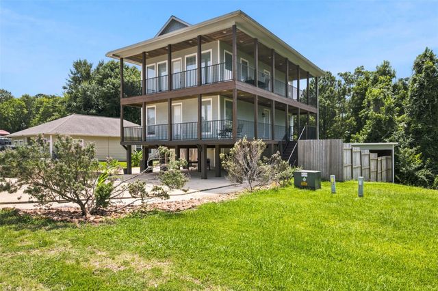 201 W Coco Loop, Point Blank, TX 77364