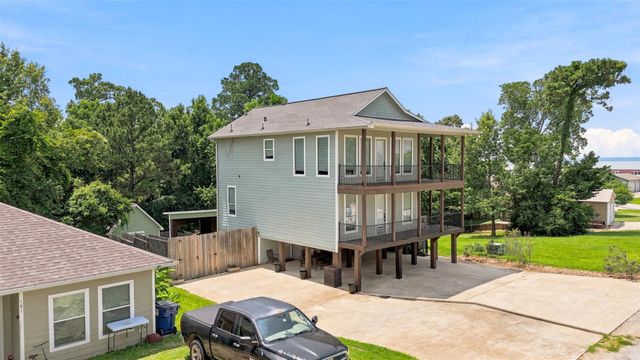 201 W Coco Loop, Point Blank, TX 77364