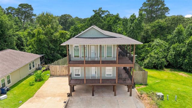 201 W Coco Loop, Point Blank, TX 77364