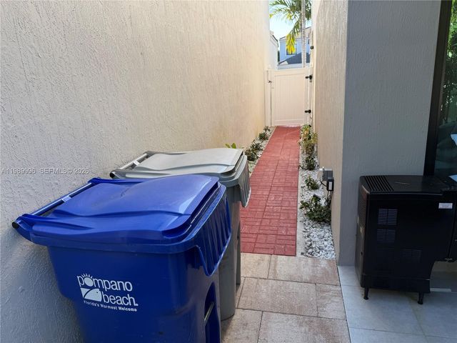 330 NW 33rd Ln, Pompano Beach, FL 33069