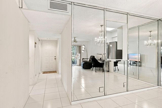 7321 Amberly Lane 110, Delray Beach, FL 33446