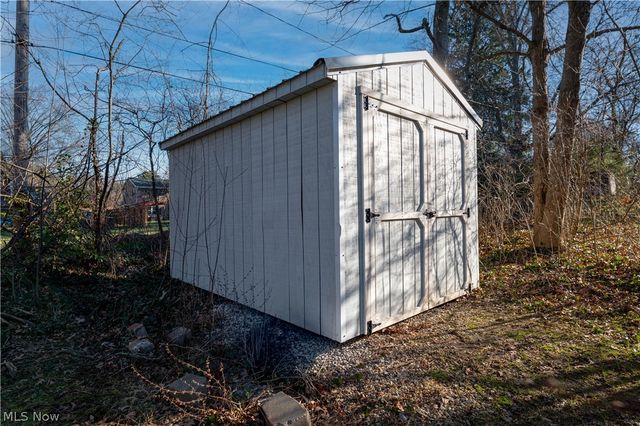 1210 Lennox Avenue NE, Massillon, OH 44646