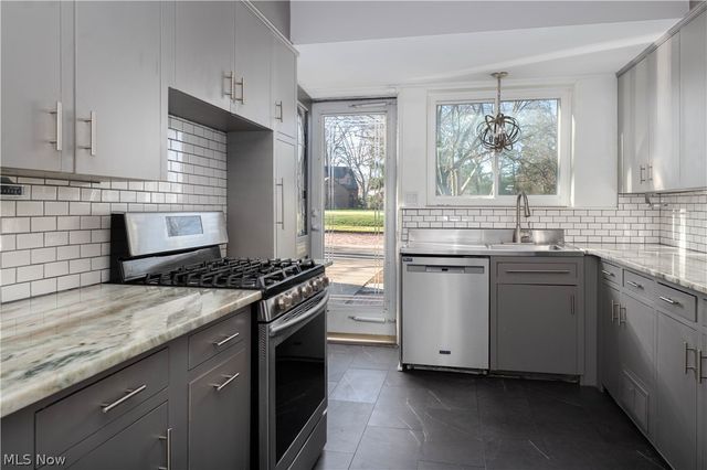 1210 Lennox Avenue NE, Massillon, OH 44646