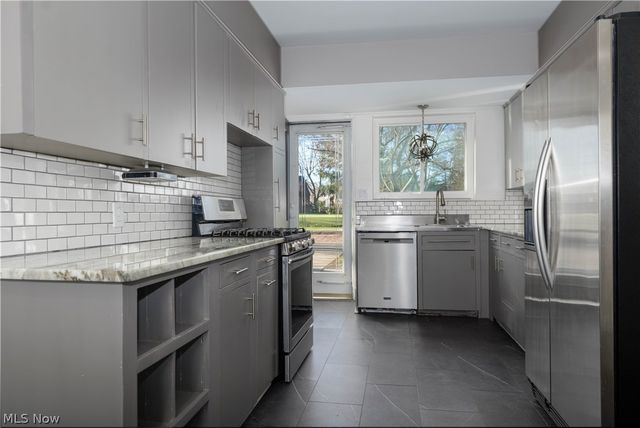 1210 Lennox Avenue NE, Massillon, OH 44646