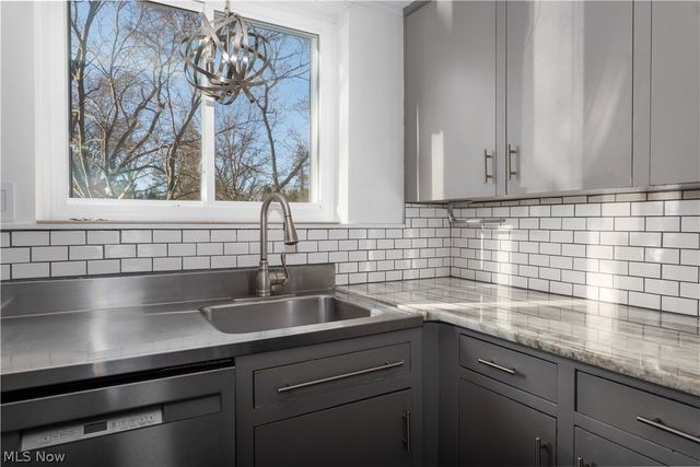 1210 Lennox Avenue NE, Massillon, OH 44646