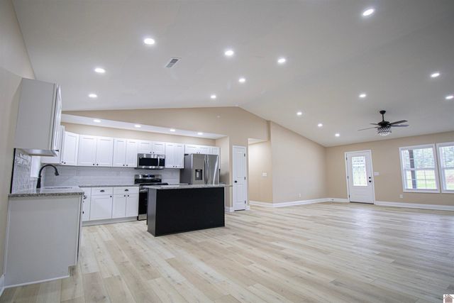 135 Clover Crescent, Paducah, KY 42003