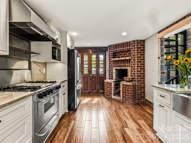 24 Kimberly Avenue, Asheville, NC 28804