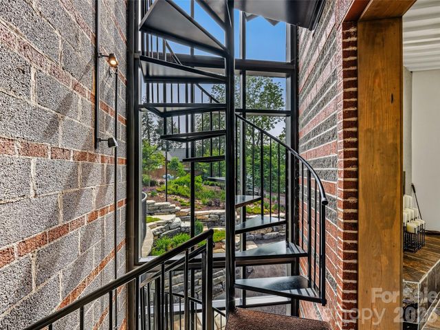 24 Kimberly Avenue, Asheville, NC 28804