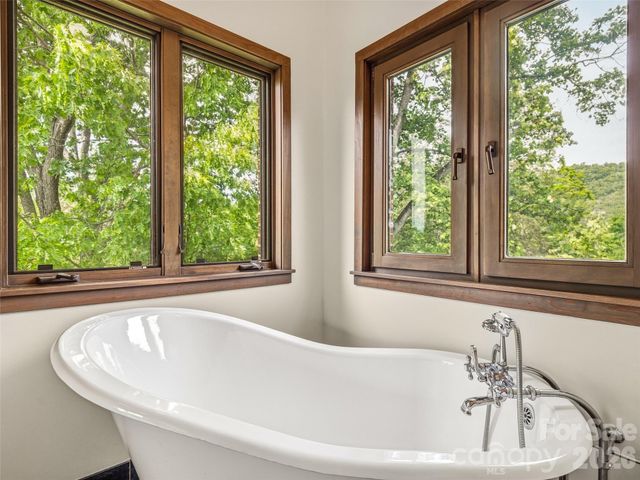 24 Kimberly Avenue, Asheville, NC 28804