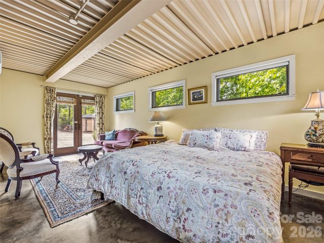 24 Kimberly Avenue, Asheville, NC 28804