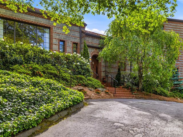 24 Kimberly Avenue, Asheville, NC 28804