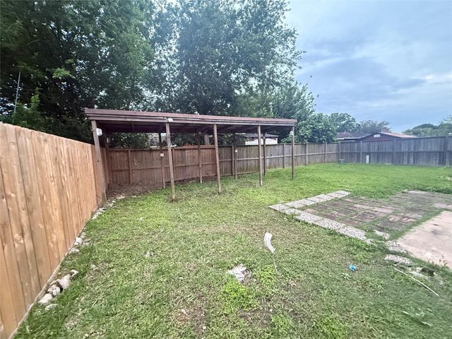 9526 Misty Bridge Street, Houston, TX 77075
