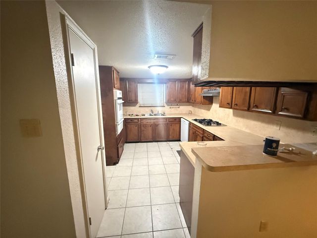 9526 Misty Bridge Street, Houston, TX 77075