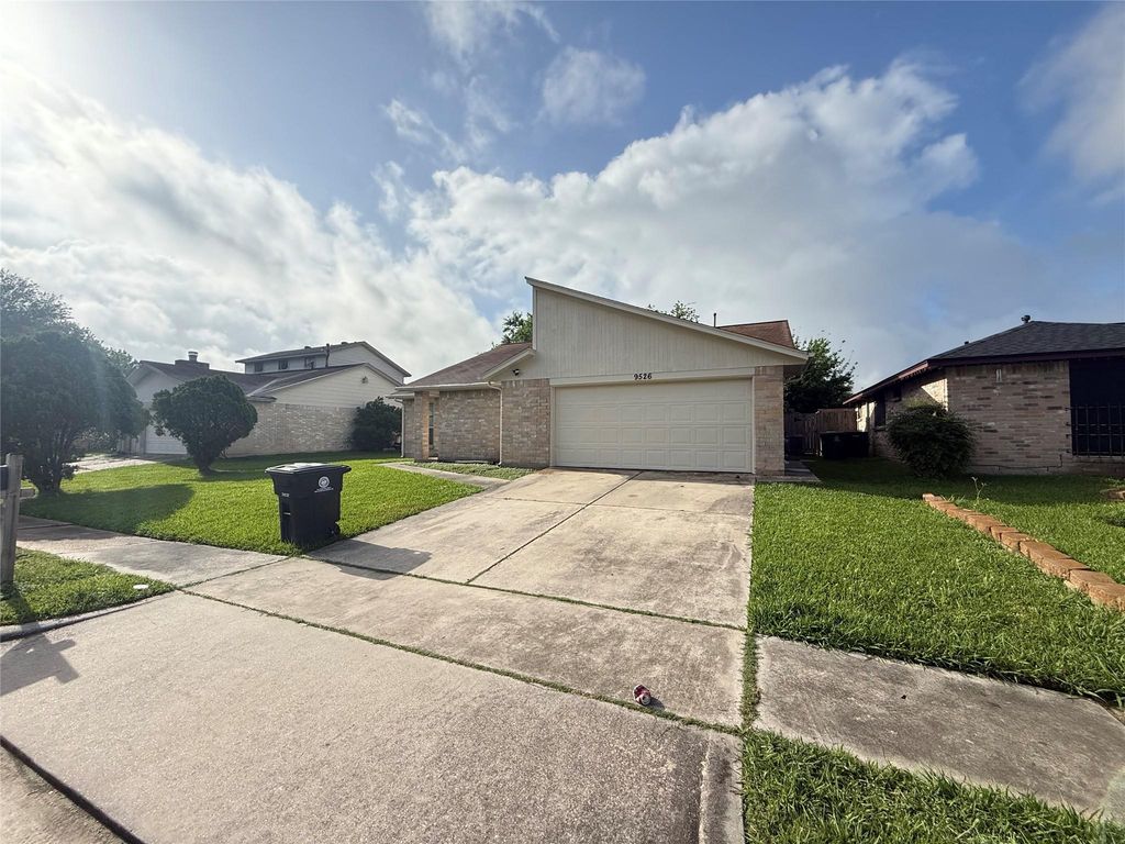 9526 Misty Bridge Street, Houston, TX 77075