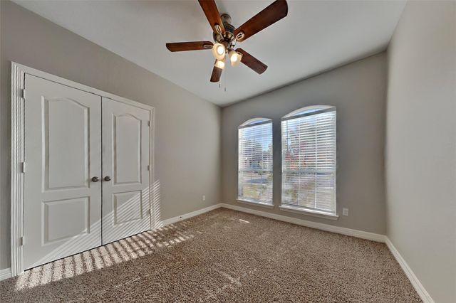 2815 Lockeridge Oaks Drive, Spring, TX 77386