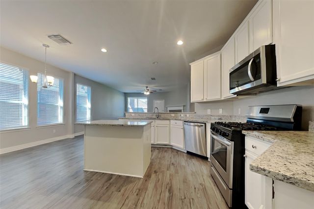 2815 Lockeridge Oaks Drive, Spring, TX 77386