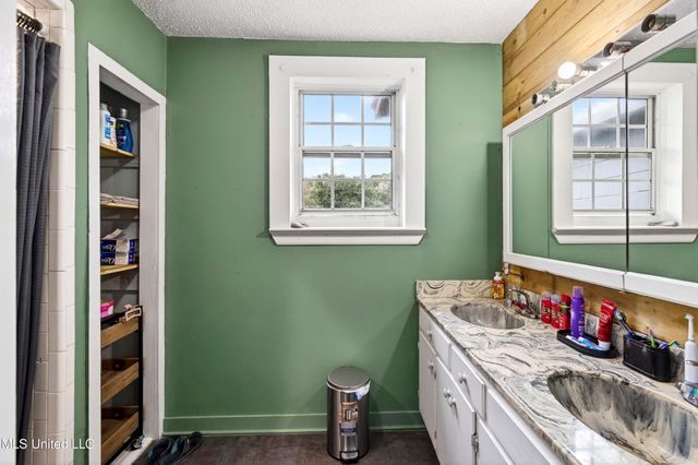 7621 Elder Ferry Road, Moss Point, MS 39563