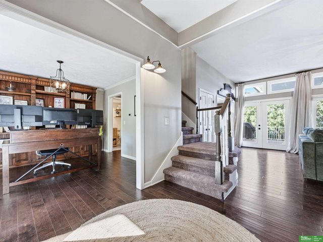 910 S 220th Street, Elkhorn, NE 68022