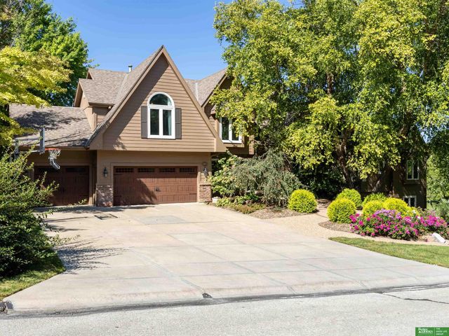 910 S 220th Street, Elkhorn, NE 68022