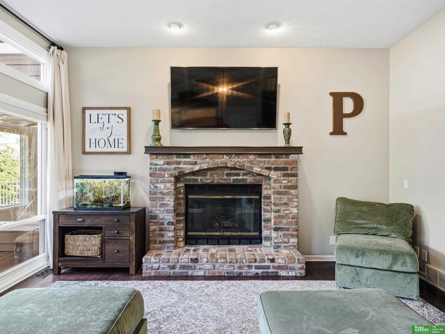 910 S 220th Street, Elkhorn, NE 68022
