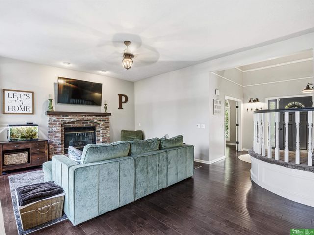 910 S 220th Street, Elkhorn, NE 68022