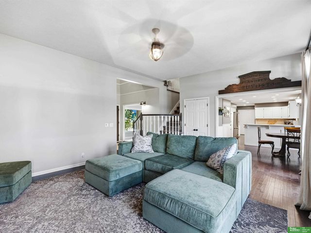 910 S 220th Street, Elkhorn, NE 68022
